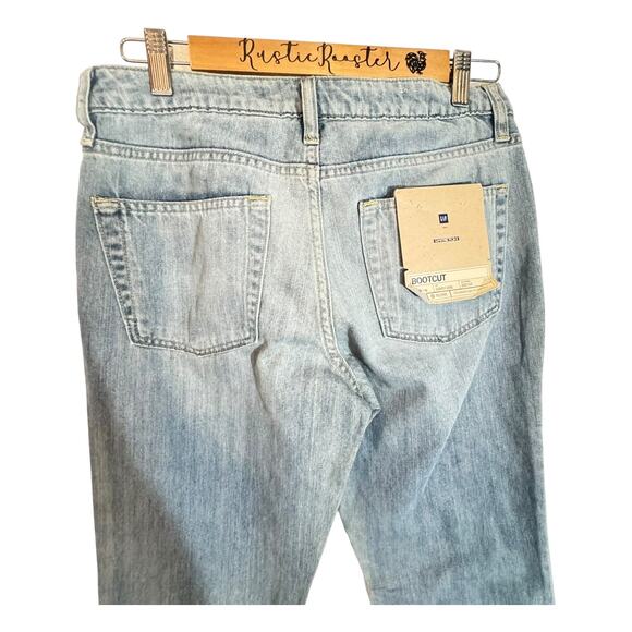 GAP Medium Wash BootCut Just below waist slightly loose Jeans 6 Tall NWT - Picture 2 of 8